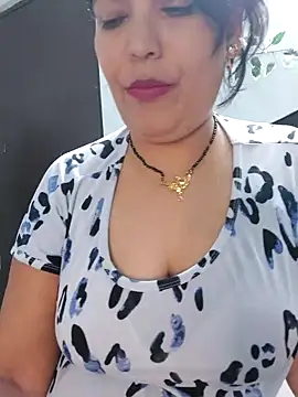 Snapshot of Poojabhabi101 chatting on November 2025 05:39:01 PM Poojabhabi101 online show from November 2025 05:39:01 PM