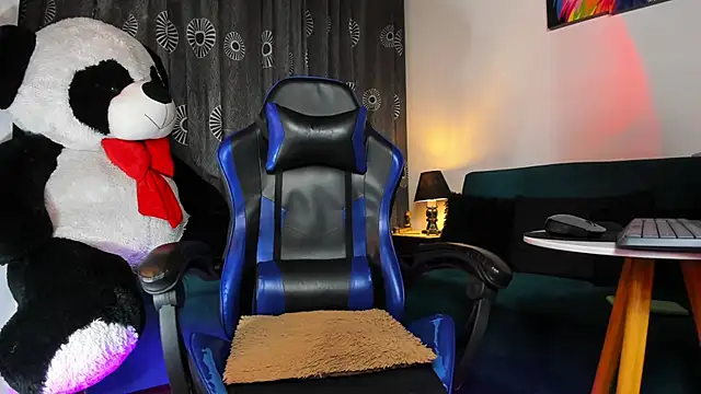 LiamCossio  online show from April 2026 11:14:02 AM