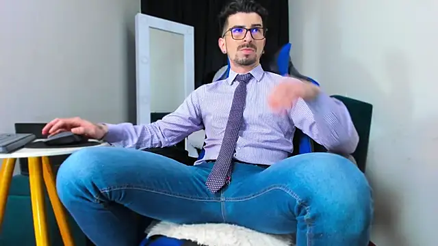 Snapshot of LiamCossio_ chatting on January 2025 10:51:01 PM LiamCossio  online show from January 2025 10:51:01 PM