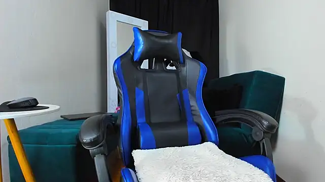 Snapshot of LiamCossio_ chatting on January 2025 11:34:02 PM LiamCossio  online show from January 2025 11:34:02 PM