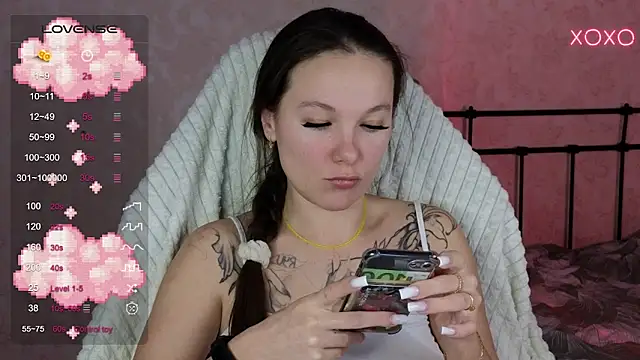 lil luna x online show from February 2025 12:49:02 PM