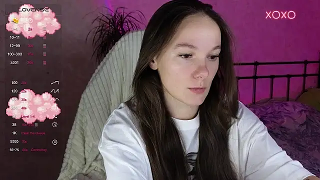 lil luna x online show from December 2025 05:44:01 PM