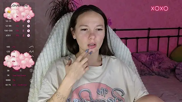 lil luna x online show from November 2025 02:07:02 PM