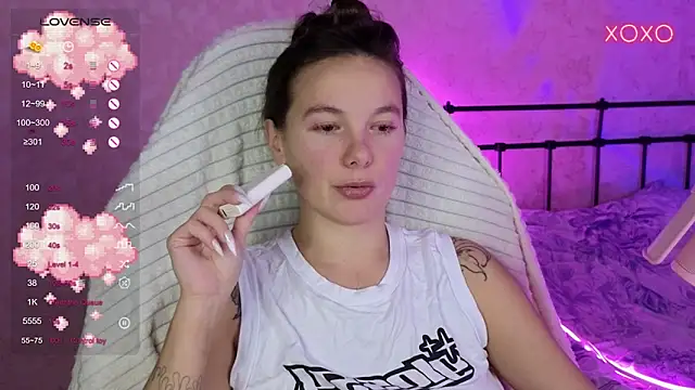 lil luna x online show from October 2025 07:59:02 PM