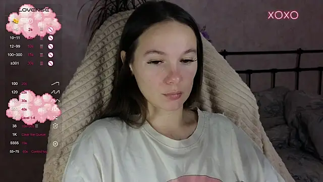 lil luna x online show from November 2025 02:43:01 PM