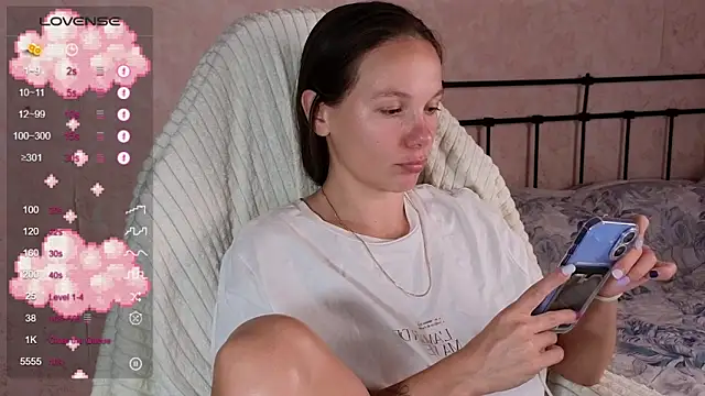 Snapshot of lil_luna_x chatting on June 2026 06:29:02 PM lil luna x online show from June 2026 06:29:02 PM
