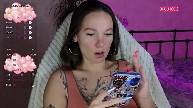 lil luna x online show from December 2025 01:24:02 PM