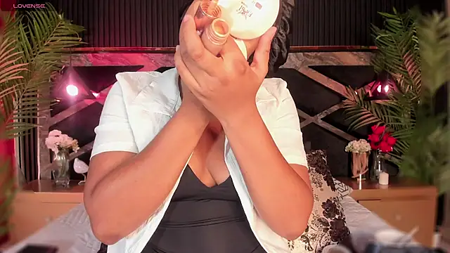 Aluna sweet online show from November 2025 08:24:01 PM