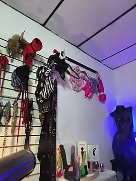 mal x online show from April 2026 06:21:02 AM