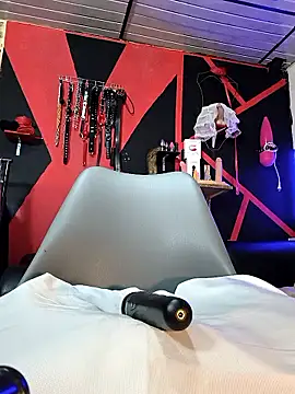 mal x online show from September 2025 02:01:01 PM