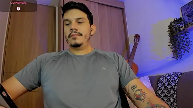 Snapshot of alejandro_stark chatting on July 2026 10:44:01 AM alejandro stark online show from July 2026 10:44:01 AM