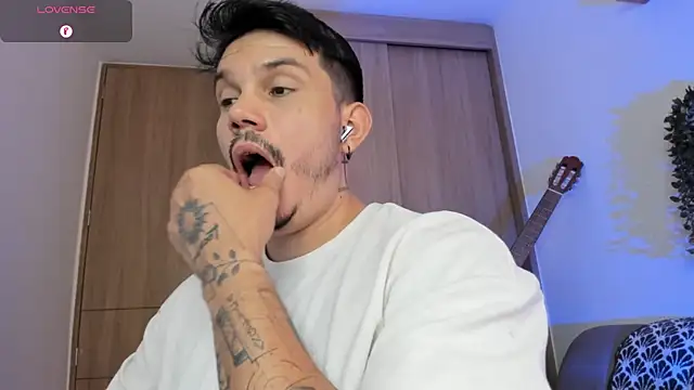 alejandro stark online show from May 2026 02:04:02 AM