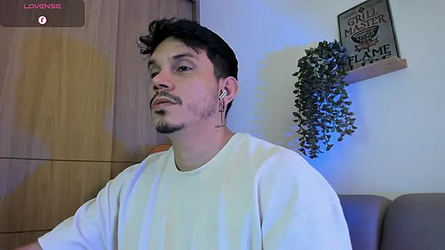 alejandro stark online show from May 2026 03:33:01 AM
