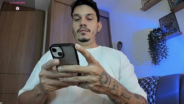 Snapshot of alejandro_stark chatting on June 2026 10:00:01 AM alejandro stark online show from June 2026 10:00:01 AM
