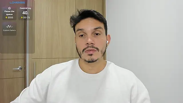 alejandro stark online show from October 2025 10:01:02 PM