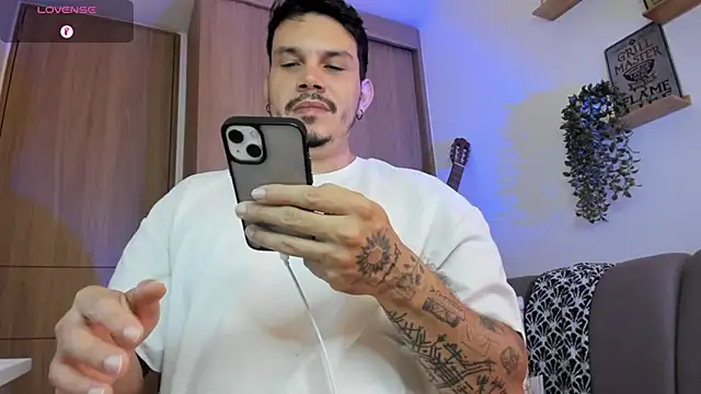 Snapshot of alejandro_stark chatting on June 2026 09:20:02 AM alejandro stark online show from June 2026 09:20:02 AM