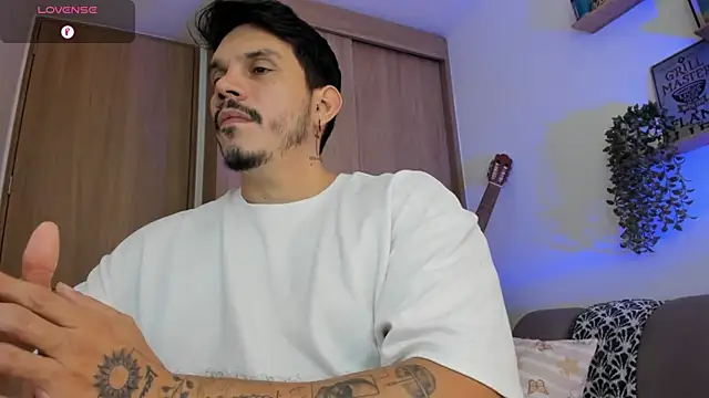 Snapshot of alejandro_stark chatting on July 2026 05:54:02 PM alejandro stark online show from July 2026 05:54:02 PM