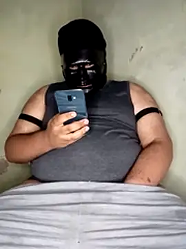 Snapshot of Kidding_Road chatting on December 2025 03:35:01 AM Kidding Road online show from December 2025 03:35:01 AM