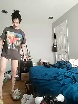 Snapshot of LiverandBrat77 chatting on February 2025 08:00:01 PM LiverandBrat77 online show from February 2025 08:00:01 PM