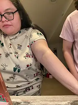 LiverandBrat77 online show from April 2026 11:30:02 PM