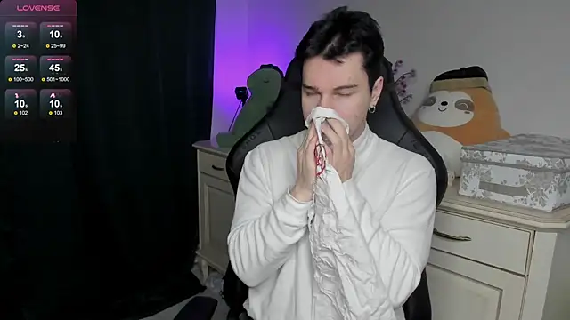 Vincent Strong online show from December 2025 01:34:02 AM