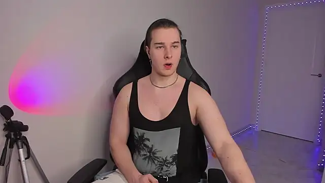 Snapshot of Vincent_Strong chatting on February 2025 07:47:02 AM Vincent Strong online show from February 2025 07:47:02 AM