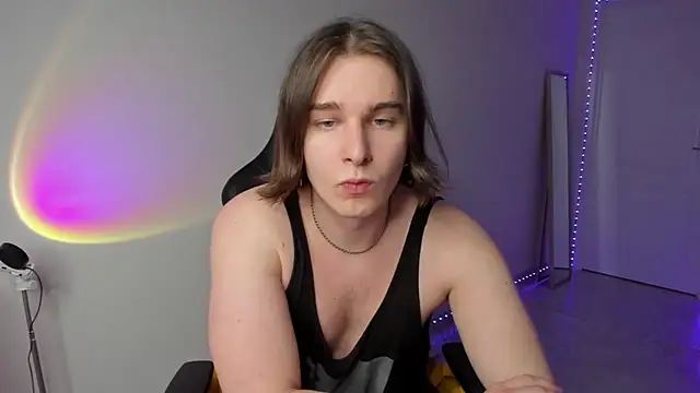 Snapshot of Vincent_Strong chatting on March 2025 04:34:02 PM Vincent Strong online show from March 2025 04:34:02 PM