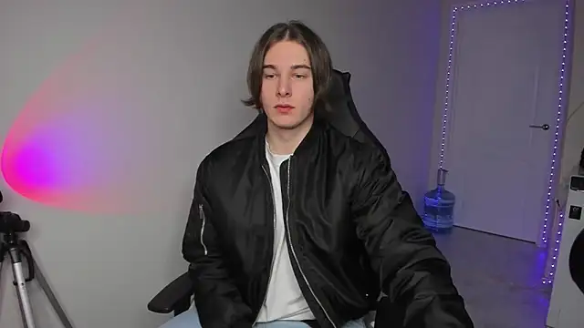 Snapshot of Vincent_Strong chatting on December 2024 07:28:01 AM Vincent Strong online show from December 2024 07:28:01 AM