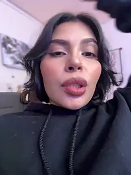 Snapshot of GigiiStone chatting on February 2025 10:33:01 PM GigiiStone online show from February 2025 10:33:01 PM