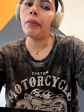 GigiiStone online show from November 2025 02:10:01 PM