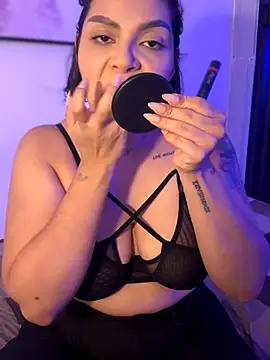 Snapshot of GigiiStone chatting on September 2025 10:49:01 PM GigiiStone online show from September 2025 10:49:01 PM