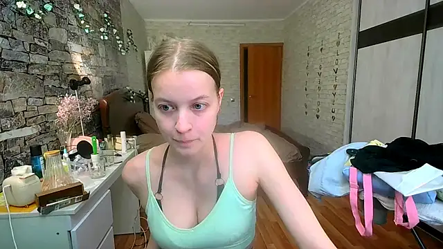   Aphrodita  wow   online show from April 2026 01:48:01 PM