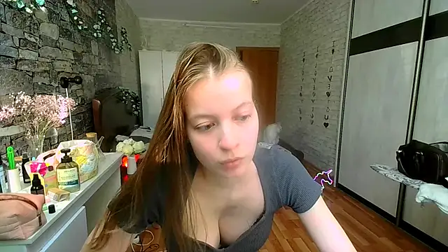   Aphrodita  wow   online show from April 2026 01:37:01 PM