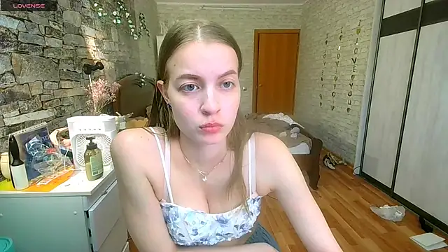   Aphrodita  wow   online show from May 2026 02:40:02 PM