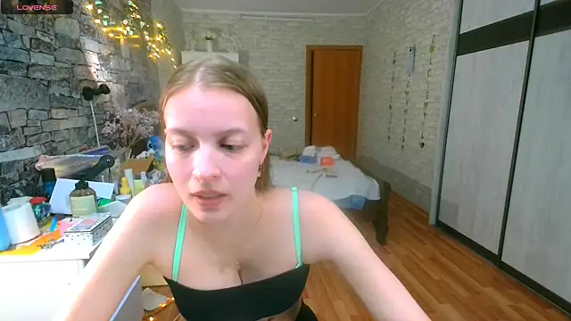   Aphrodita  wow   online show from May 2026 03:10:02 PM