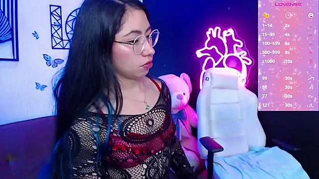 Snapshot of demyanderson_ chatting on February 2025 08:03:01 PM demyanderson online show from February 2025 08:03:01 PM