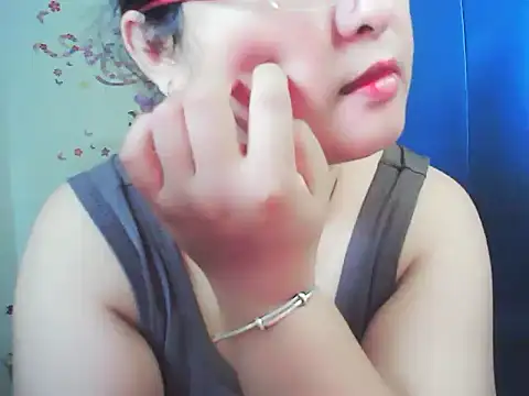 Snapshot of xiaorou-z chatting on October 2025 06:36:01 AM xiaorou-z online show from October 2025 06:36:01 AM