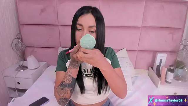 Snapshot of HannaTaylor chatting on October 2025 03:48:01 AM HannaTaylor online show from October 2025 03:48:01 AM