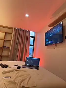 zafiro mo0n online show from April 2026 10:27:01 PM