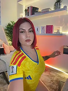 Snapshot of zafiro_mo0n chatting on June 2026 11:03:02 PM zafiro mo0n online show from June 2026 11:03:02 PM