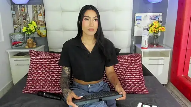 Taly Fox online show from November 2025 09:48:01 PM