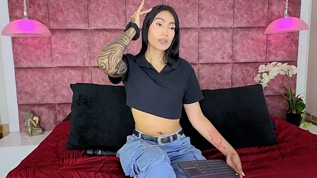 Taly Fox online show from April 2026 09:38:02 PM