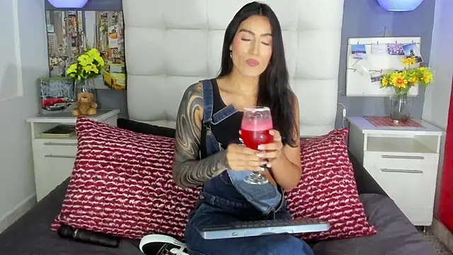 Taly Fox online show from November 2025 09:37:02 PM