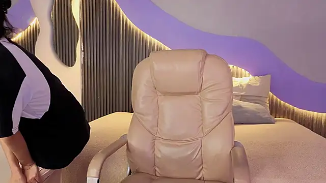 hot little bunny online show from February 2026 09:03:01 PM