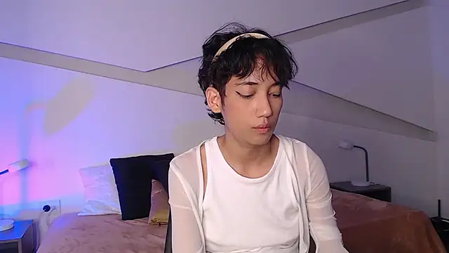 hot little bunny online show from February 2025 11:30:01 PM