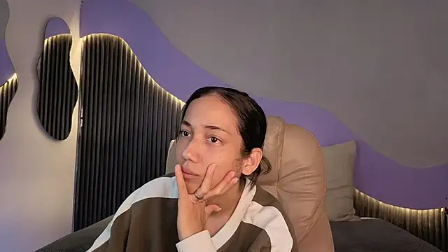 hot little bunny online show from February 2026 09:49:01 PM