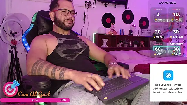 Snapshot of Xein_WoIf chatting on August 2026 02:43:01 AM Xein WoIf online show from August 2026 02:43:01 AM