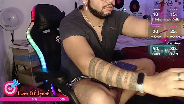 Snapshot of Xein_WoIf chatting on June 2026 01:28:01 AM Xein WoIf online show from June 2026 01:28:01 AM