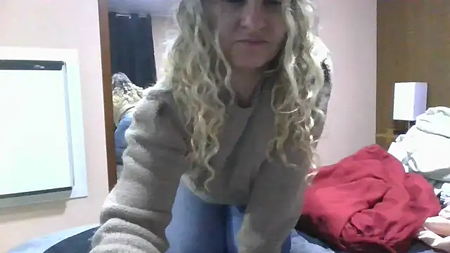 Snapshot of Kellynha_Sweet chatting on May 2026 11:19:01 PM Kellynha Sweet online show from May 2026 11:19:01 PM
