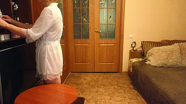 YourQueenX online show from March 2026 05:18:01 AM